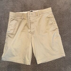 Banana Republic Men's Cream Flat Front Shorts size 31 read